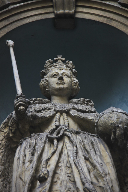 Queen Elizabeth I statue -St. Dunstan-in-the-West