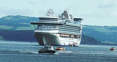 CRUISE SHIPS/LINERS/FERRIES