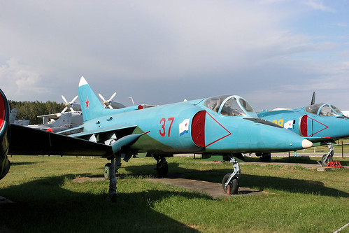 Yakovlev Yak-38 37 red