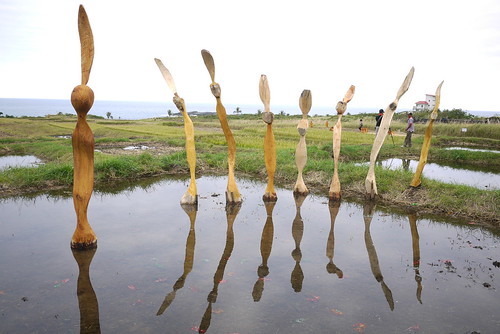 港口部落藝術家馬浪‧烏瓦日創作的《人間系列‧慶典‧出場》展現慶祝豐收的歡樂景象。（圖片來源：林務局）