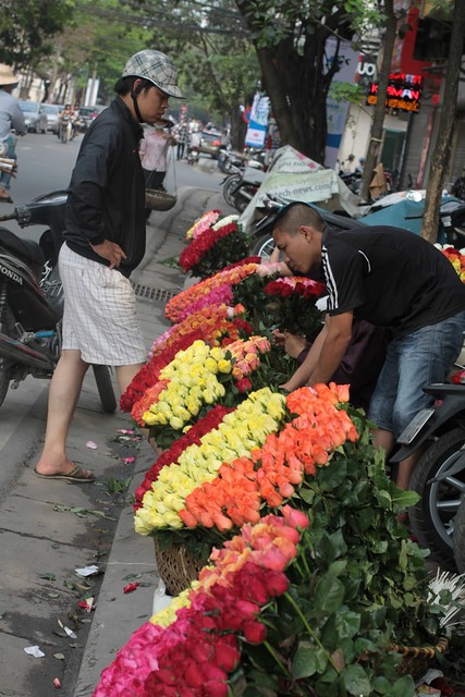 Những mẹt hoa phố Nguyễn Du