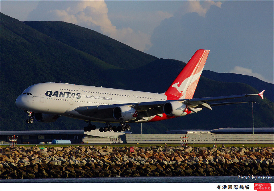 Qantas / VH-OQA / Hong Kong International Airport