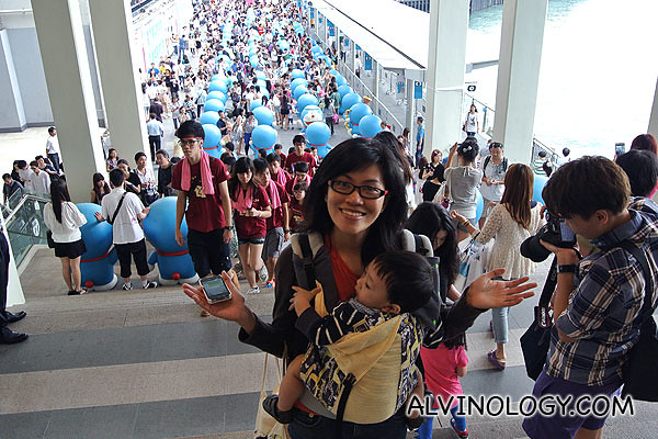 Doraemon madness - look at the volume of people the exhibition attracted!