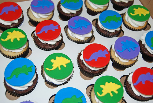 dinosaur cupcakes for a 5th birthday