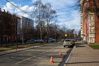 Rue devant l'hotêl Maxima dans le quartier de Vladykino