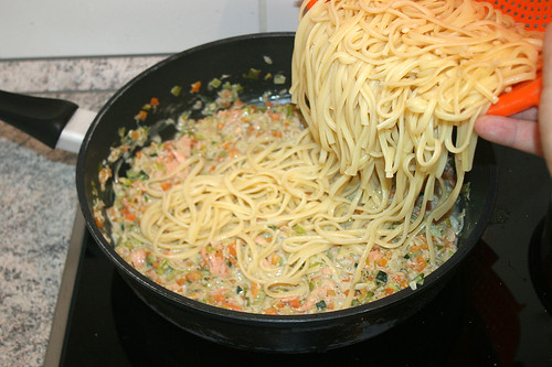 34 - Nudeln addieren / Add noodles
