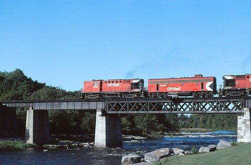 1981 Ottawa - Rideau River Bridge