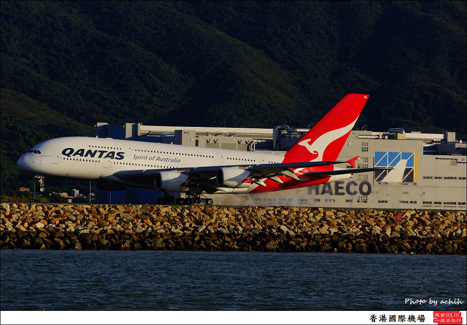 Qantas / VH-OQA / Hong Kong International Airport