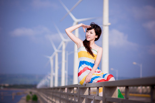 無料写真素材|人物|女性アジア|ワンピース・ドレス|台湾人|風力発電