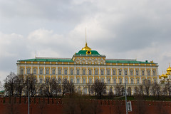 Le Grand Palais du Kremlin vu depuis la Moskova River