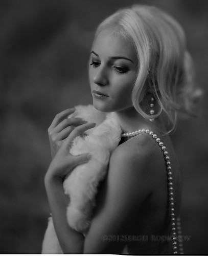 Portrait with pearls and fur coat
