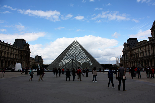 Pyramids-of-Louvre