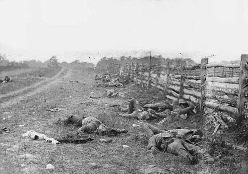 800px-Bodies_on_the_battlefield_at_antietam