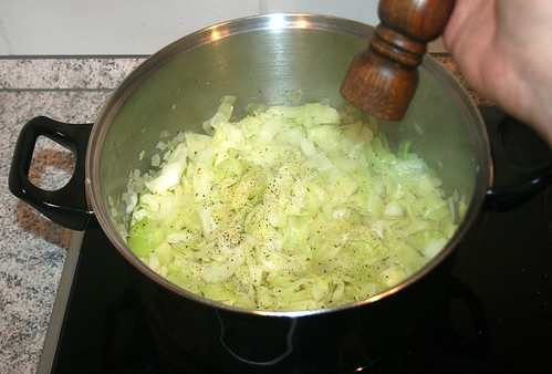 19 - Spitzkohl würzen / Taste cabbage