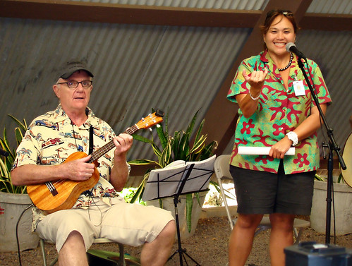 Ken Bari Murray (NYC Uke Festival founder) and Mele Apana by PacificNetwork.tv