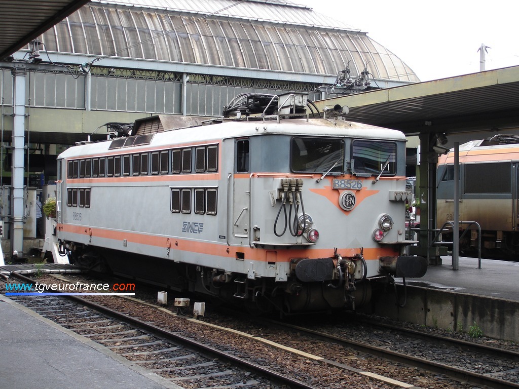 Une locomotive BB 88500 en attente d'un nouveau service le 23 août 2007