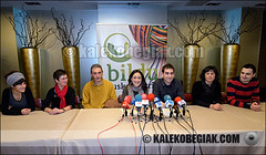 Alcaldes y concejales de Bildu hacen un llamamiento para acudir a la manifestación a favor de los presos vascos.
