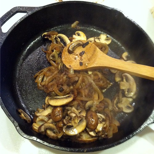 Caramel using onions and mushrooms