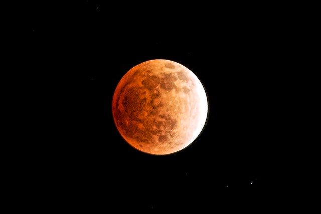 A total eclipse of the moon with PENTAX K-5