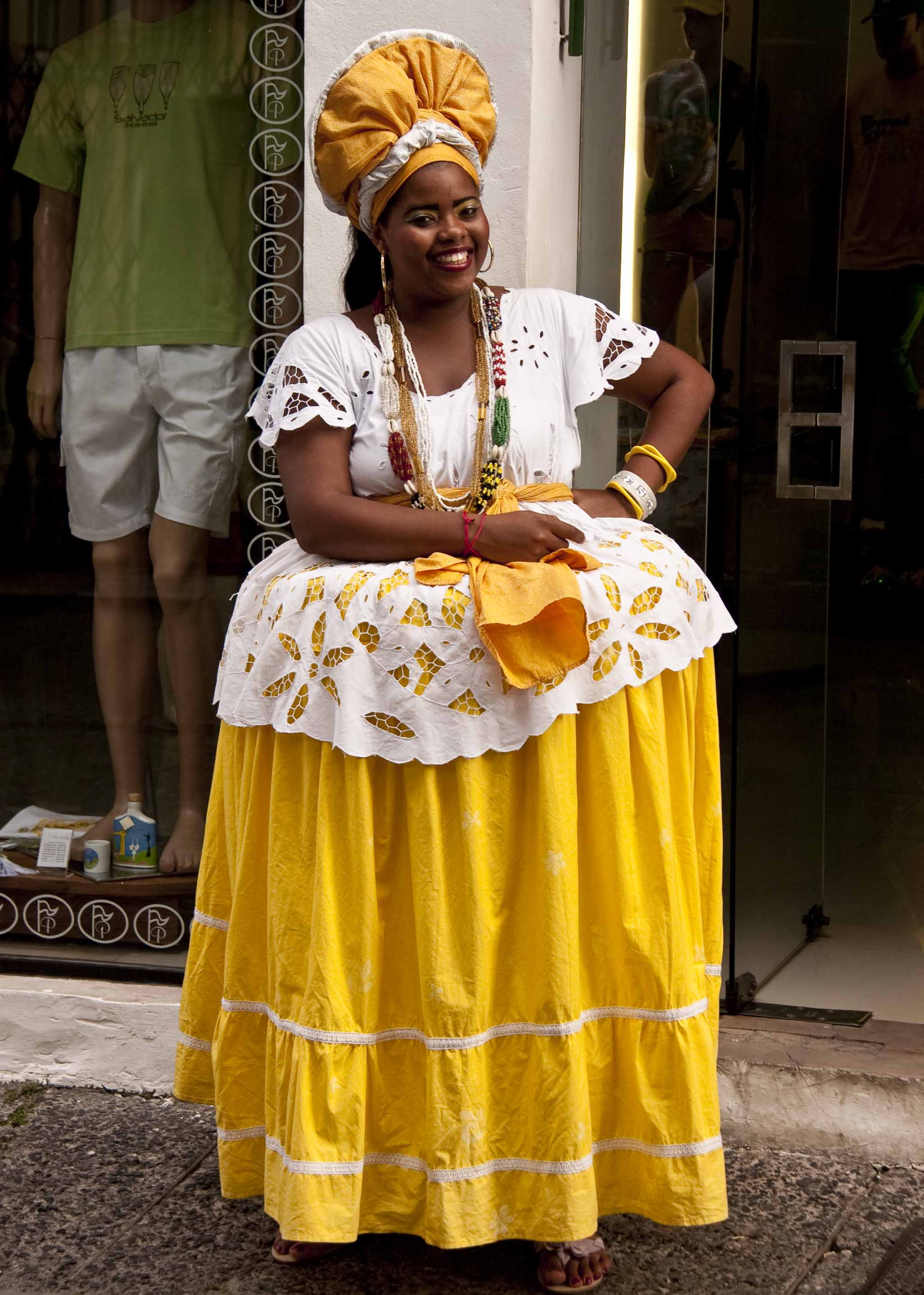 Woman In Traditional Dress In Salvador, Brazil Editorial Photo Image Of  Child, Music: 159620786 | icbritanico.edu.ar