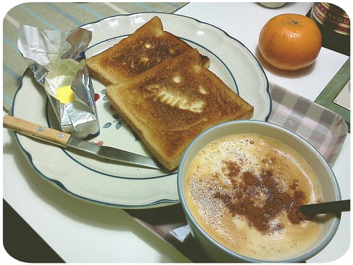 早餐 ::: 烤吐司夾奶油+熱咖啡 by 南南風_e l a i n e