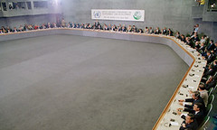 1992里约世界高峰会元首会议现场。(照片来源：联合国)