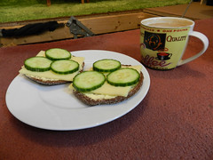 Finnish rye bread with cheese & cucumber