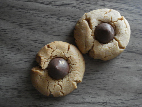 Peanut butter cookies with kisses