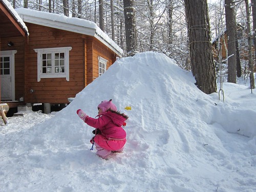 雪山を作る　2012年1月28日9：50 by Poran111