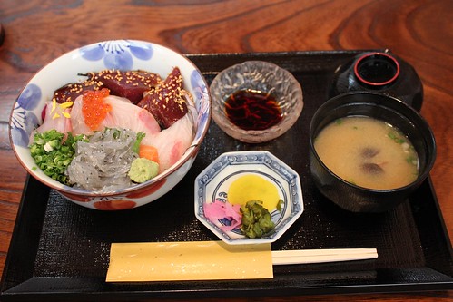Shirasu & other seafood bowl 生シラス海鮮丼