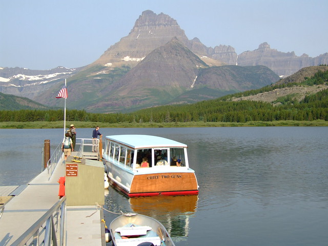 boottocht over Swiftcurrent Lake