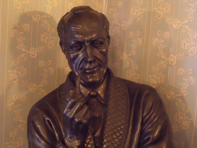 The Sherlock Holmes Museum - 221b Baker Street, London - bust of Sherlock Holmes