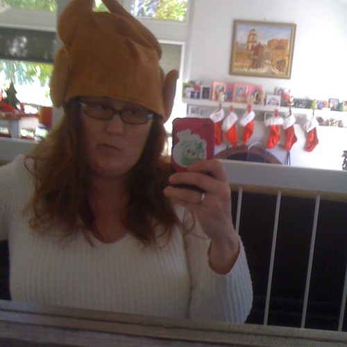 The #magichats have gone awry cc: @goonsquadsarah @aaronvest I have a turkey on my head