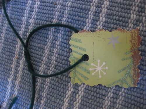 Knotting the gift tag