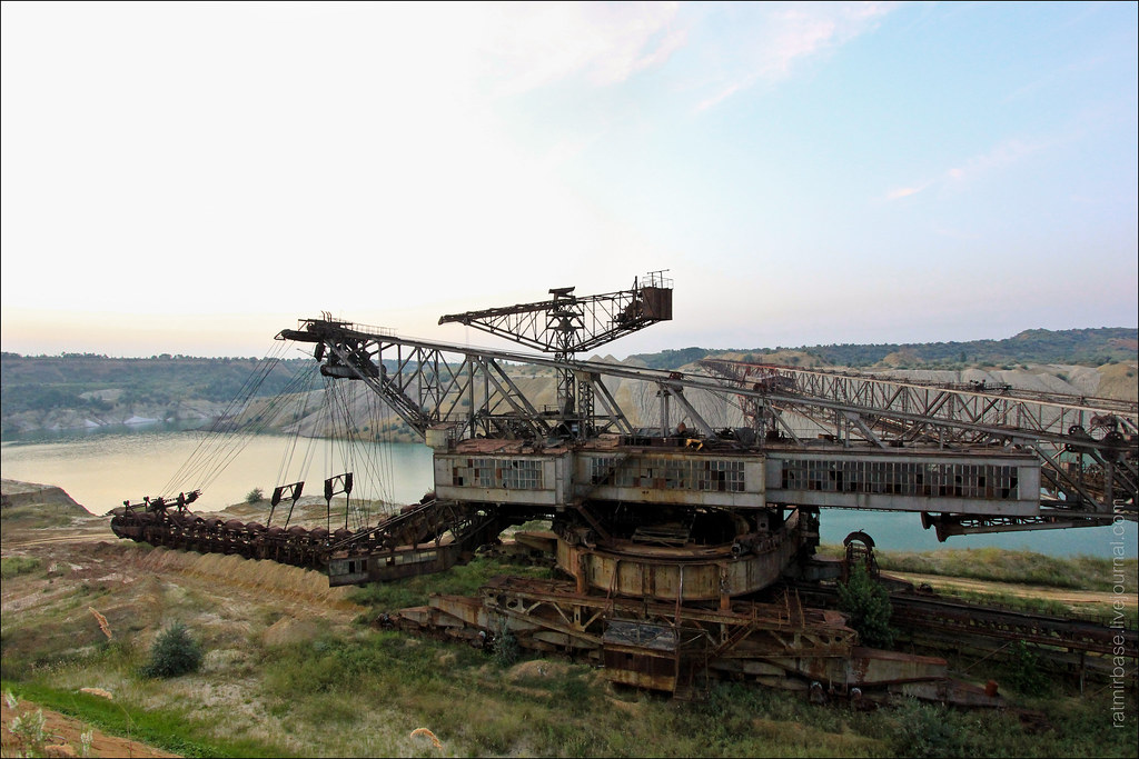 Excavadoras gigantes abandonadas Giant bulldozers abandoned Ucrania Ukraine