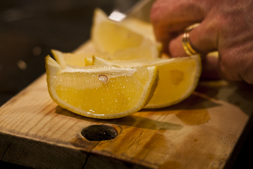 Millan skär citron