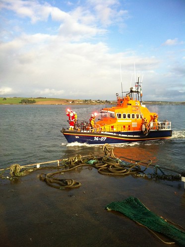 Santa arriving on Courtmacsherry lifeboat by despod