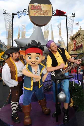 THE NEVER LAND PIRATE BAND STARS IN DISNEY PARKS CHRISTMAS DAY PARADE TV SPECIAL