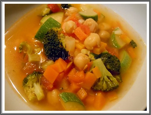 sopa de verduras y garbanzos