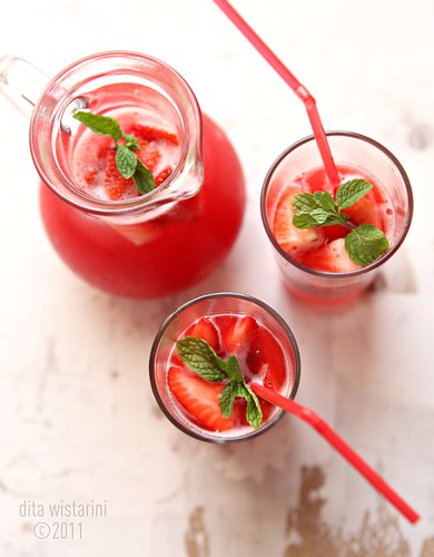 strawberry mint cooler