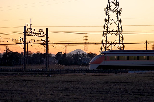 富士山と東武鉄道特急スペーシア