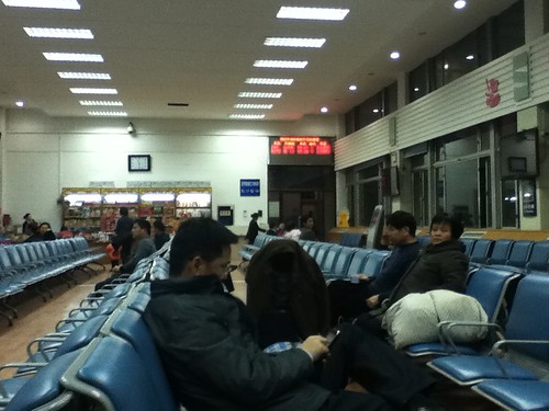 2011-11-20 - Train - Xi'an to Beijng - 01 - Soft sleeper lounge