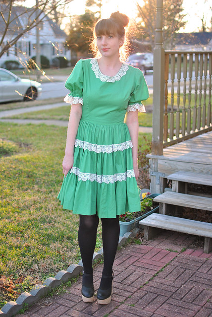 how to wear a square dancing dress