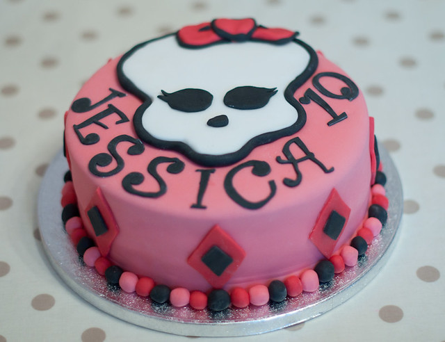 271211 Monster High Cake I now know what Monster High is