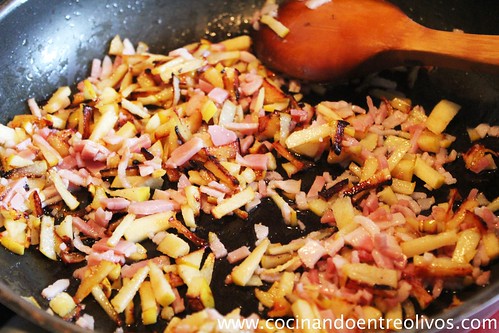 Buñuelos de membrillo, bacon y feta con mermelada de cebolla (9)