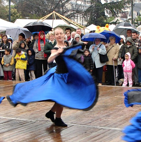Dancing despite the rain, detail by Julie70
