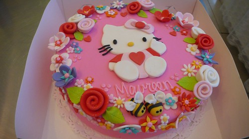 Hello Kitty Cake by CAKE Amsterdam - Cakes by ZOBOT