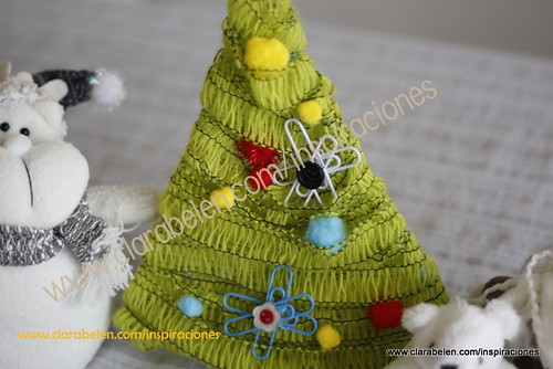 Manualidades para niños: Árbol de Navidad fabricado con pajitas