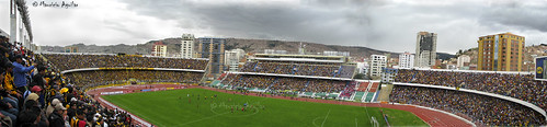 Estadio Hernando Siles by L. Mauricio Aguilar