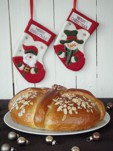 Greek sweet christmas bread - Xristopsomo